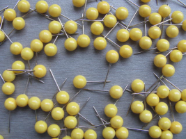 Pins with plastic heads 0,60x17mm YELLOW 50pcs.